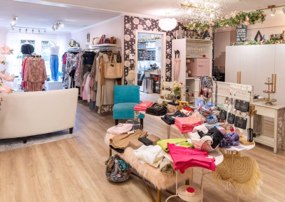 Champagne Boutique & Hair Bar - Qualicum Village
